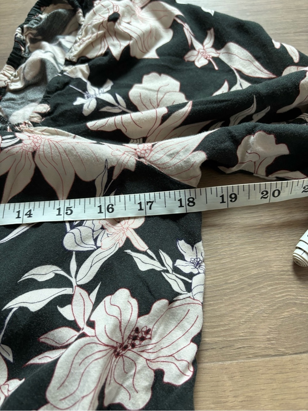 Sanctuary Boho Floral Off-Shoulder Peasant Crop Top in Black and Ivory- size S - Picture 6 of 8